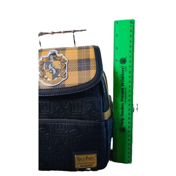 Harry Potter small Backpack Hufflepuff plaid Black Yellow Loungefly main image 6
